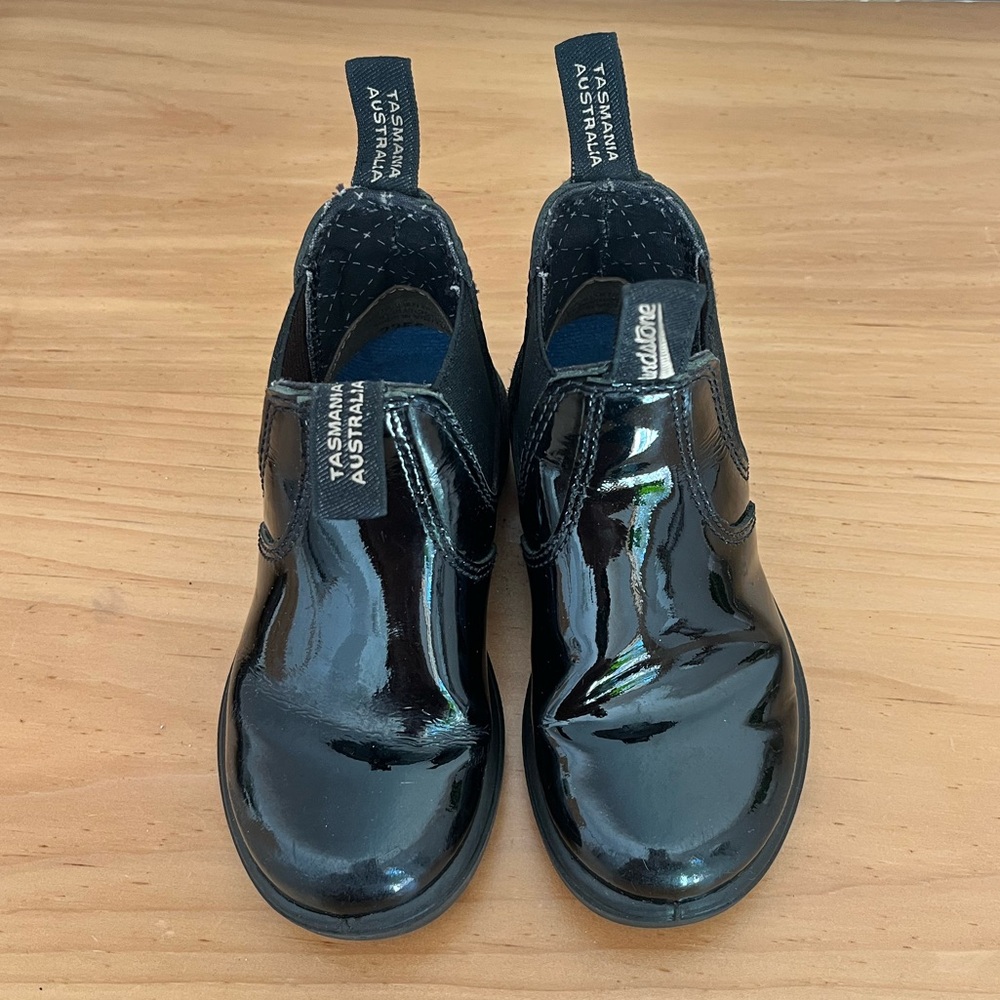 Black patent waterproof blundstone toddler boots US 10-10.5 AU 9